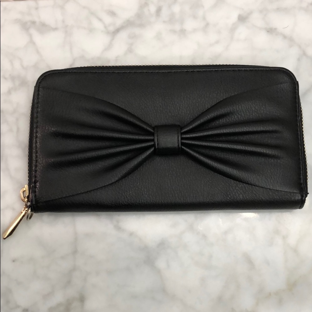 Black Bow Faux Leather Clutch/Wallet